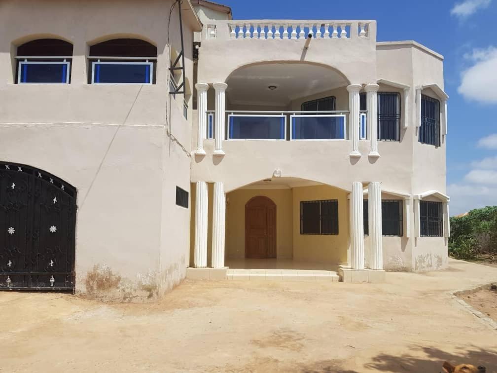 Touray Guest House Old Yundum Eksteriør billede