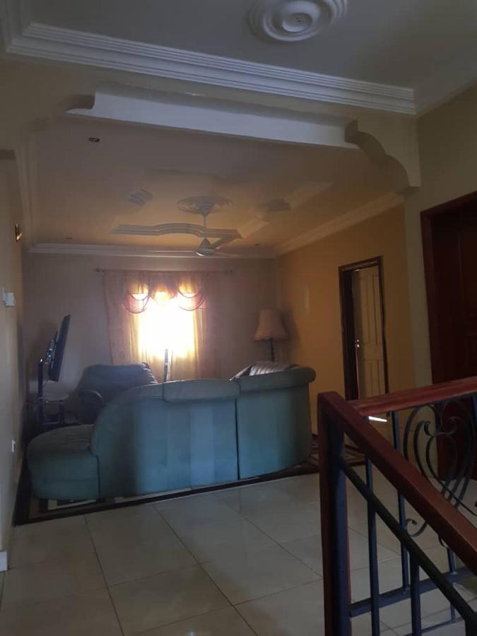 Touray Guest House Old Yundum Eksteriør billede
